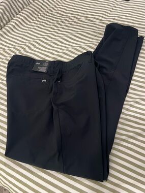NWT Under Armour Men’s Black Stretch Slim Taper 5 Pocket Golf Pants